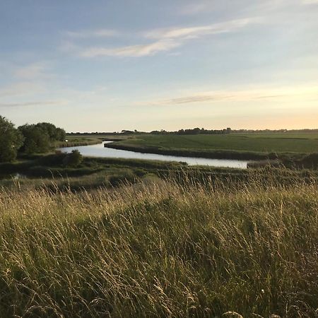 T Huuske Tuinappartement Met Fantastisch Uitzicht, Nabij Zee Zonnemaire Exterior foto