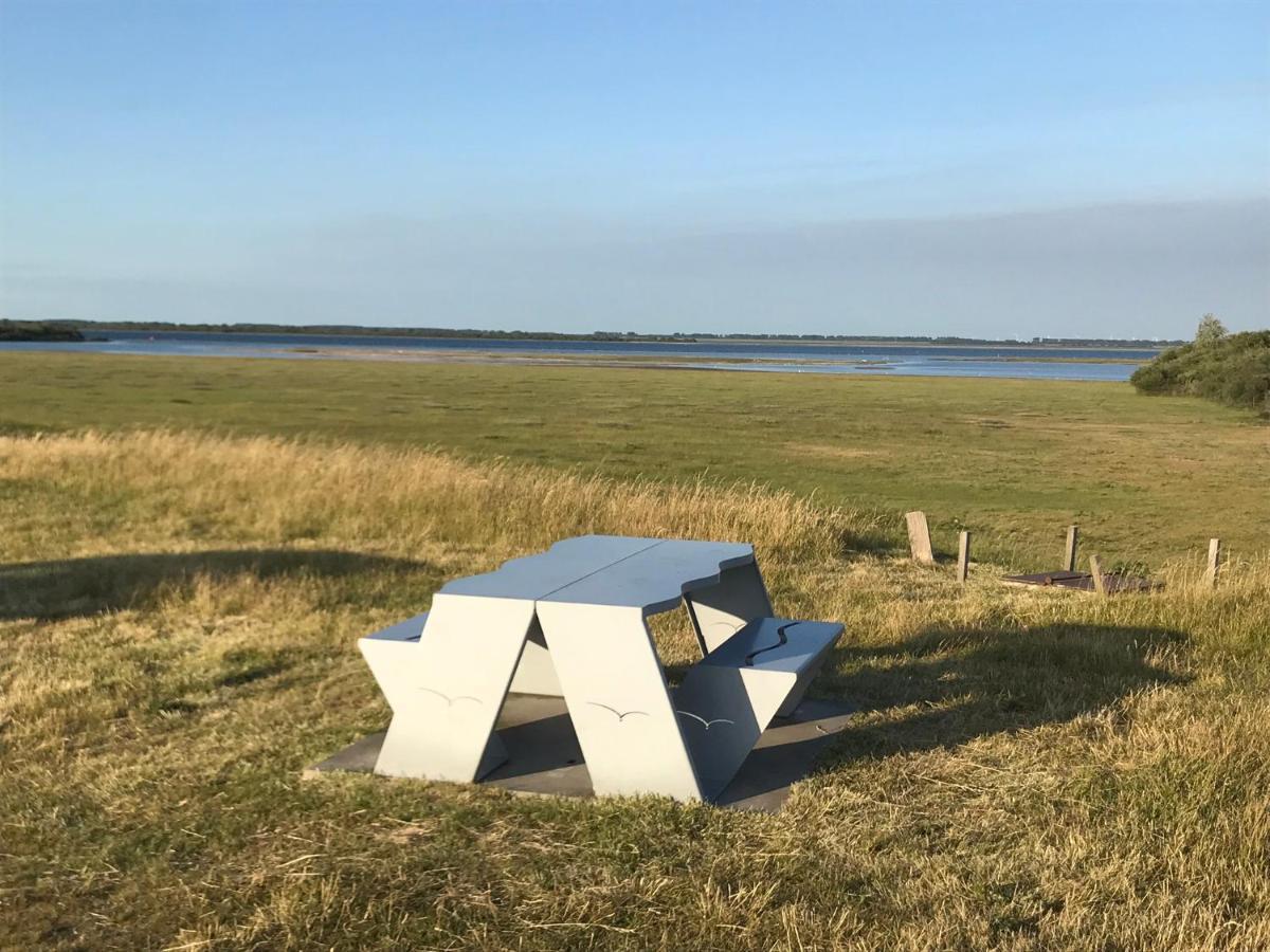 T Huuske Tuinappartement Met Fantastisch Uitzicht, Nabij Zee Zonnemaire Exterior foto
